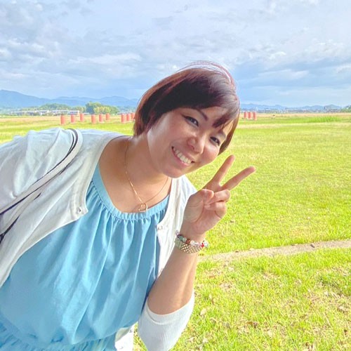 平石　友美